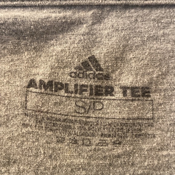 Adidas amplifier graphic tee size small - Picture 3 of 4